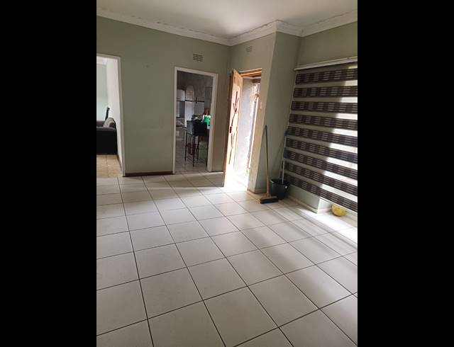 3 BEDROOM HOUSE FOR SALE IN BIRCHLEIGH NORTH
